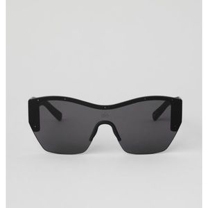 Alo Sunglasses called Stunner